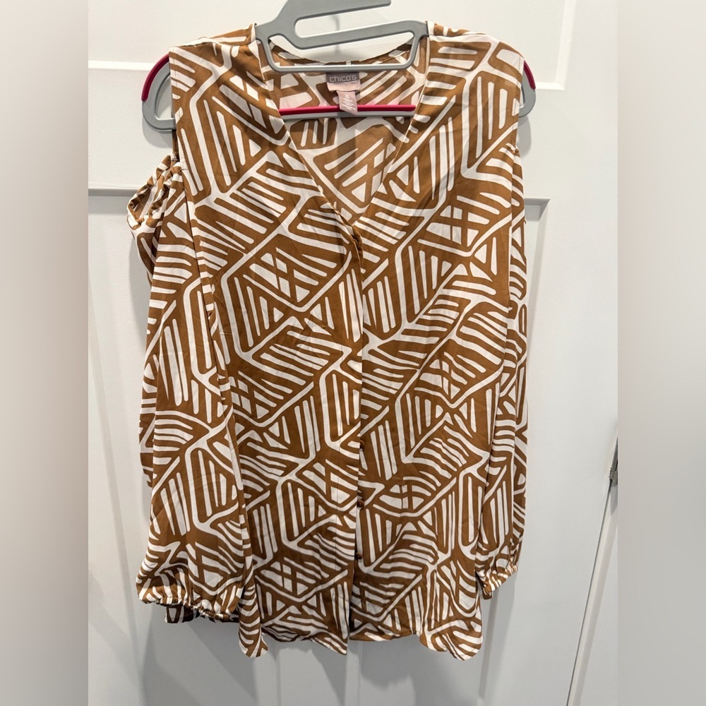 Chico’s Brown White Geometric Print Blouse Women’s Size 3 cold shoulder V-Neck